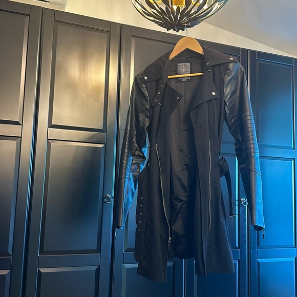 Black Guess Jacket - Picture 1 of 6